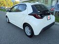 2020 Toyota Yaris IV, белый, 1325000 рублей - вид 10