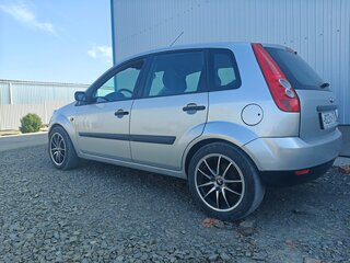 2007 Ford Fiesta Mk5, серебристый, 650000 рублей, вид 3