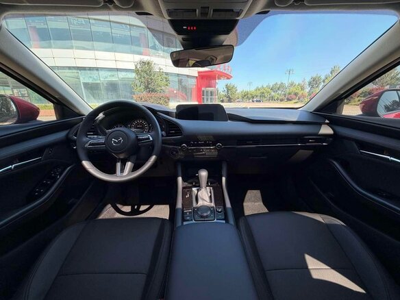 2025 Mazda 3 Axela IV (BP), красный, 1867000 рублей - вид 7