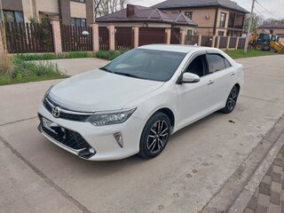 2017 Toyota Camry VII (XV50) Рестайлинг 2, белый, 2350000 рублей, вид 1