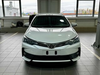 2018 Toyota Corolla XI (E160, E170, E180) Рестайлинг 1, белый, 1950000 рублей, вид 2