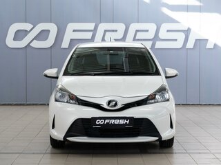 2015 Toyota Vitz III (XP130) Рестайлинг, белый, 984000 рублей, вид 3