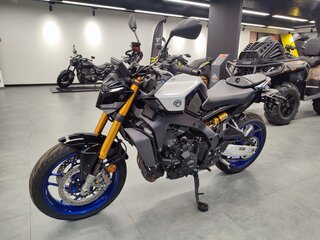 2025 Yamaha MT-09 (FZ-09), чёрный, 1419000 рублей, вид 3
