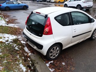 2010 Peugeot 107 I Рестайлинг, белый, 350000 рублей, вид 3