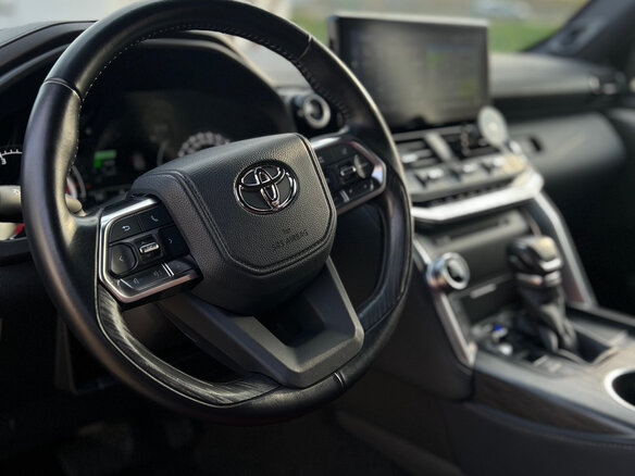 2023 Toyota Land Cruiser 300 Series, чёрный, 11150000 рублей - вид 9