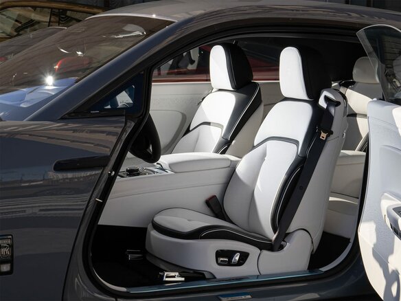 2026 Rolls-Royce Spectre Black Badge I Рестайлинг (Series II), серый, 72000000 рублей - вид 13
