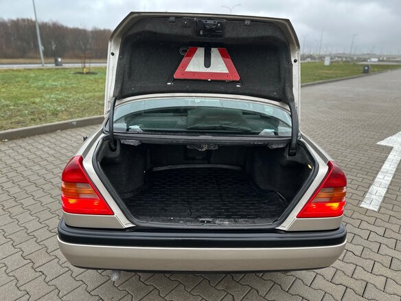 1994 Mercedes-Benz C-Класс 200 I (W202), золотистый - вид 14