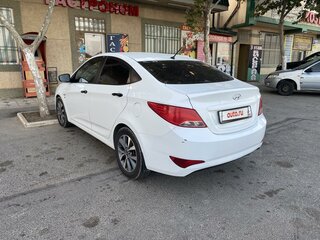 2015 Hyundai Solaris I Рестайлинг, белый, 1050000 рублей, вид 3
