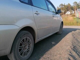 2003 Toyota Avensis Verso I, серебристый, 400000 рублей, вид 2