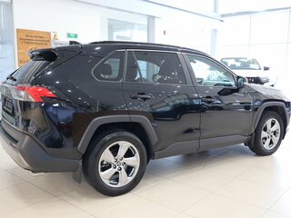 2021 Toyota RAV4 V (XA50), чёрный, 2950000 рублей, вид 4