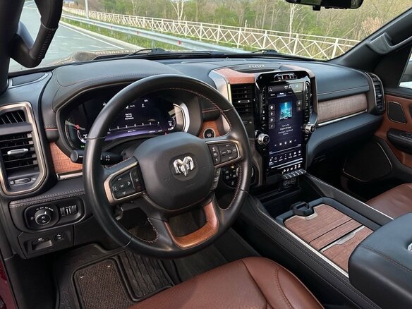 2023 Ram 1500 Crew Cab V, пурпурный, 8321000 рублей - вид 7
