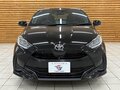2021 Toyota Yaris IV, чёрный, 1140000 рублей - вид 1