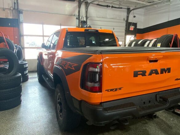 2022 Ram 1500 Crew Cab TRX V, оранжевый, 12760354 рублей - вид 4