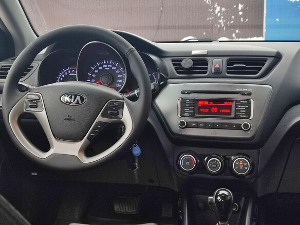 2017 Kia Rio III Рестайлинг, белый, 1100000 рублей - вид 27