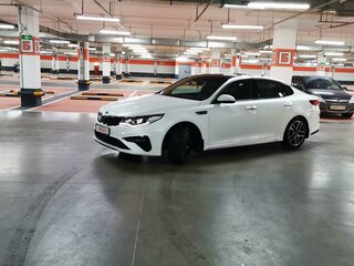 2019 Kia Optima IV Рестайлинг, белый, 2200000 рублей, вид 2