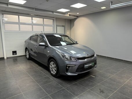 2018 Kia Rio IV, серый, 1380000 рублей, вид 3