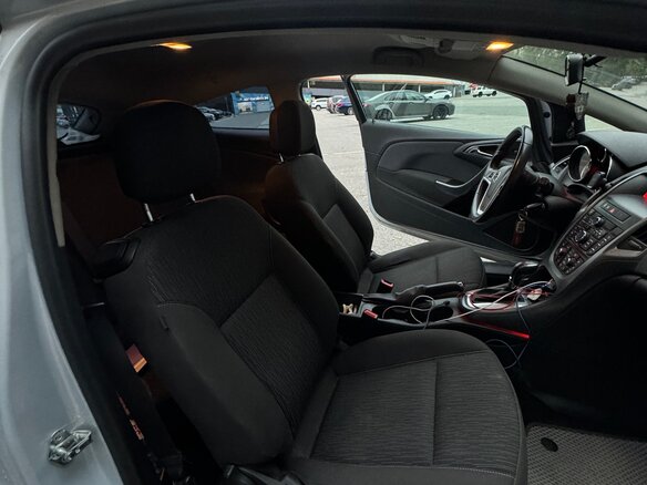 2012 Opel Astra GTC J Рестайлинг, белый, 850000 рублей - вид 10