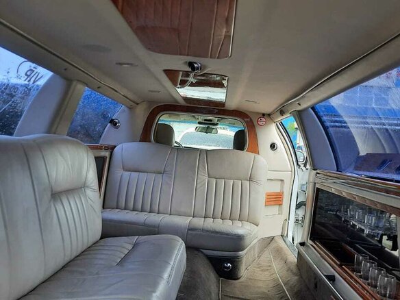 2003 Lincoln Town Car III Рестайлинг, белый, 500000 рублей - вид 12