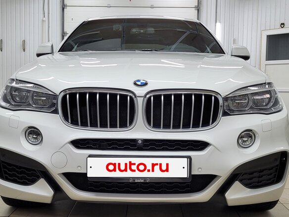 2015 BMW X6 50i II (F16), белый, 3500000 рублей