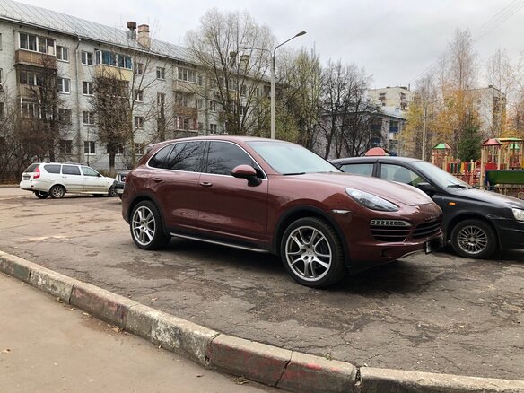 2011 Porsche Cayenne Diesel II (958), коричневый, 4550000 рублей - вид 5