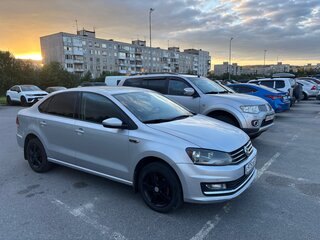 2015 Volkswagen Polo V Рестайлинг, серебристый, 865000 рублей, вид 2