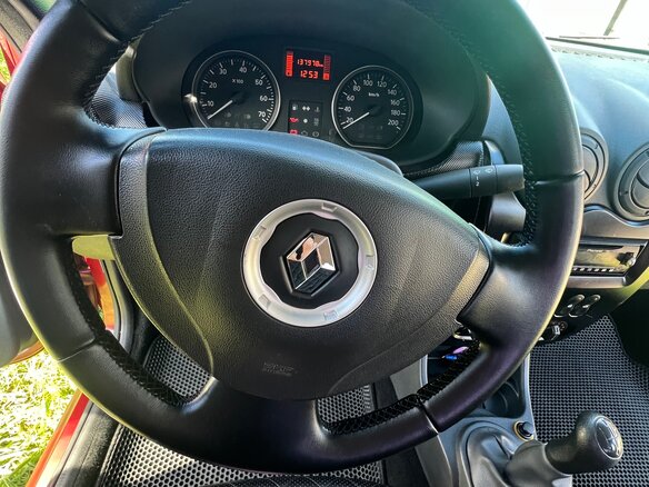 2010 Renault Logan I Рестайлинг, красный, 450000 рублей - вид 11