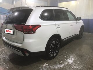 2021 Mitsubishi Outlander III Рестайлинг 3, белый, 2850000 рублей, вид 5