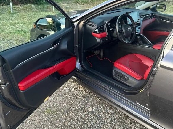 2020 Toyota Camry VIII (XV70) Рестайлинг, серый, 3000000 рублей - вид 11