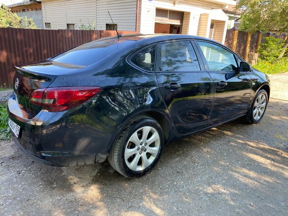 2013 Opel Astra J Рестайлинг, чёрный, 690000 рублей - вид 5