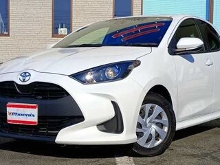 2021 Toyota Yaris IV, белый, 740000 рублей, вид 3