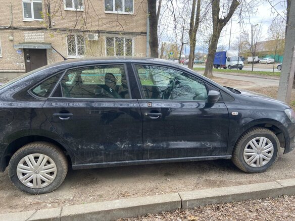 2013 Volkswagen Polo V, чёрный, 720000 рублей - вид 2