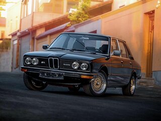 1979 BMW 5 серии 525i I (E12) Рестайлинг, чёрный, 1600000 рублей, вид 2