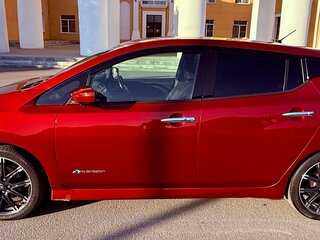 2017 Nissan Leaf II (ZE1), красный, 2050000 рублей, вид 5