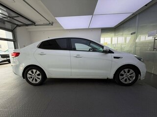 2016 Kia Rio III Рестайлинг, белый, 740000 рублей, вид 4
