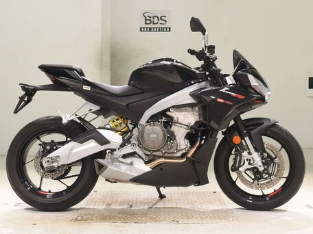 2022 Aprilia Tuono 660, чёрный, 1177000 рублей, вид 2