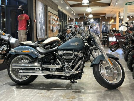 2024 Harley-Davidson Fat Boy, голубой, 3800000 рублей, вид 2