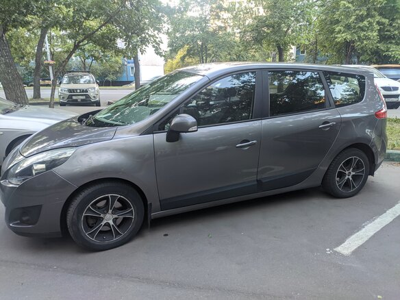 2010 Renault Scenic Grand III, серый, 730000 рублей - вид 1
