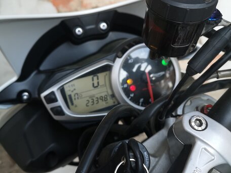 2013 Triumph Speed Triple, белый, 595000 рублей, вид 5