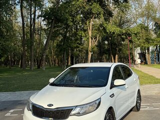 2016 Kia Rio III Рестайлинг, белый, 950000 рублей, вид 1
