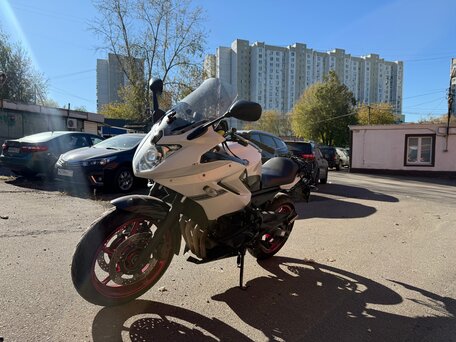 2011 Yamaha XJ6 (FZ6R), белый, 450000 рублей, вид 2