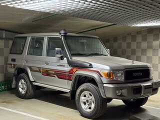 2016 Toyota Land Cruiser 76 70 Series Рестайлинг 1, серый, 12500000 рублей, вид 1