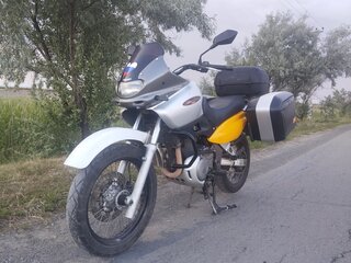Suzuki XF 650 Freewind