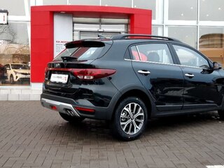 2021 Kia Rio X IV Рестайлинг, чёрный, 2000000 рублей, вид 2