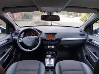 2010 Opel Astra H Рестайлинг, белый, 500000 рублей, вид 4