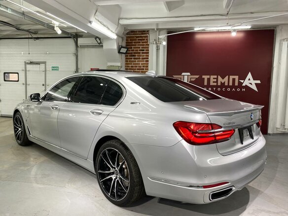 2017 BMW 7 серии 740e VI (G11/G12), серебристый - вид 14