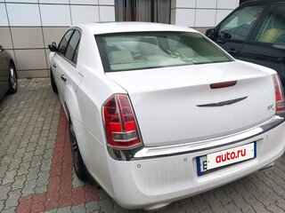 2011 Chrysler 300C II, белый, 2200000 рублей, вид 2