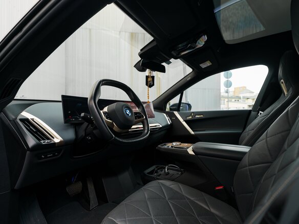 2022 BMW iX xDrive40 I (I20), серый, 7900000 рублей - вид 9