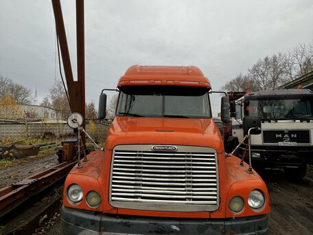 2002 Freightliner Century Class, оранжевый, 1100000 рублей, вид 2