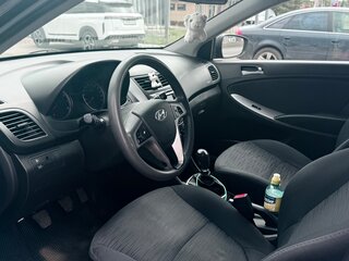 2015 Hyundai Solaris I Рестайлинг, коричневый, 820000 рублей, вид 4