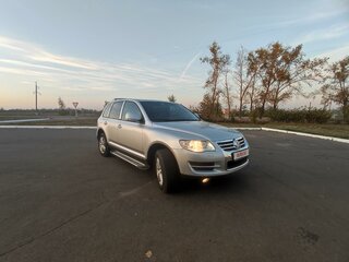 2008 Volkswagen Touareg I Рестайлинг, серебристый, 1280000 рублей, вид 5